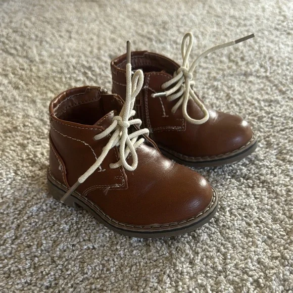 Steve Madden | Boy's Tchuka Chukka Boot - Picture 2 of 5